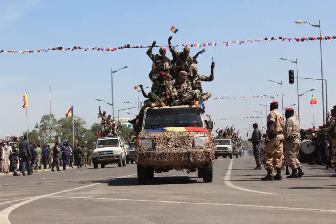 Un convoi de l'armée tchadienne revenant du Nigeria, défile à la Place de la Nation. Alwihda Info/D.W.