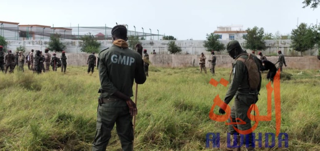 Tchad : les forces de défense et de sécurité en opération de salubrité à N'Djamena Tchad : les forces de défense et de sécurité en opération de salubrité à N'Djamena