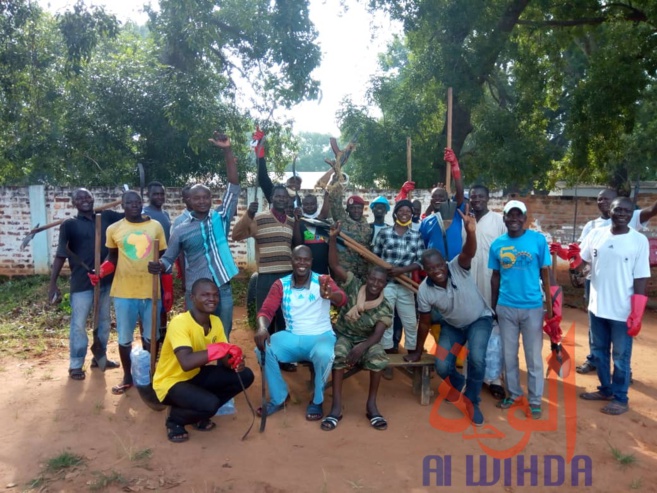 Tchad : à Moundou, la jeunesse et l'armée main dans la main pour la salubrité. © Golmem Ali/Alwihda Info