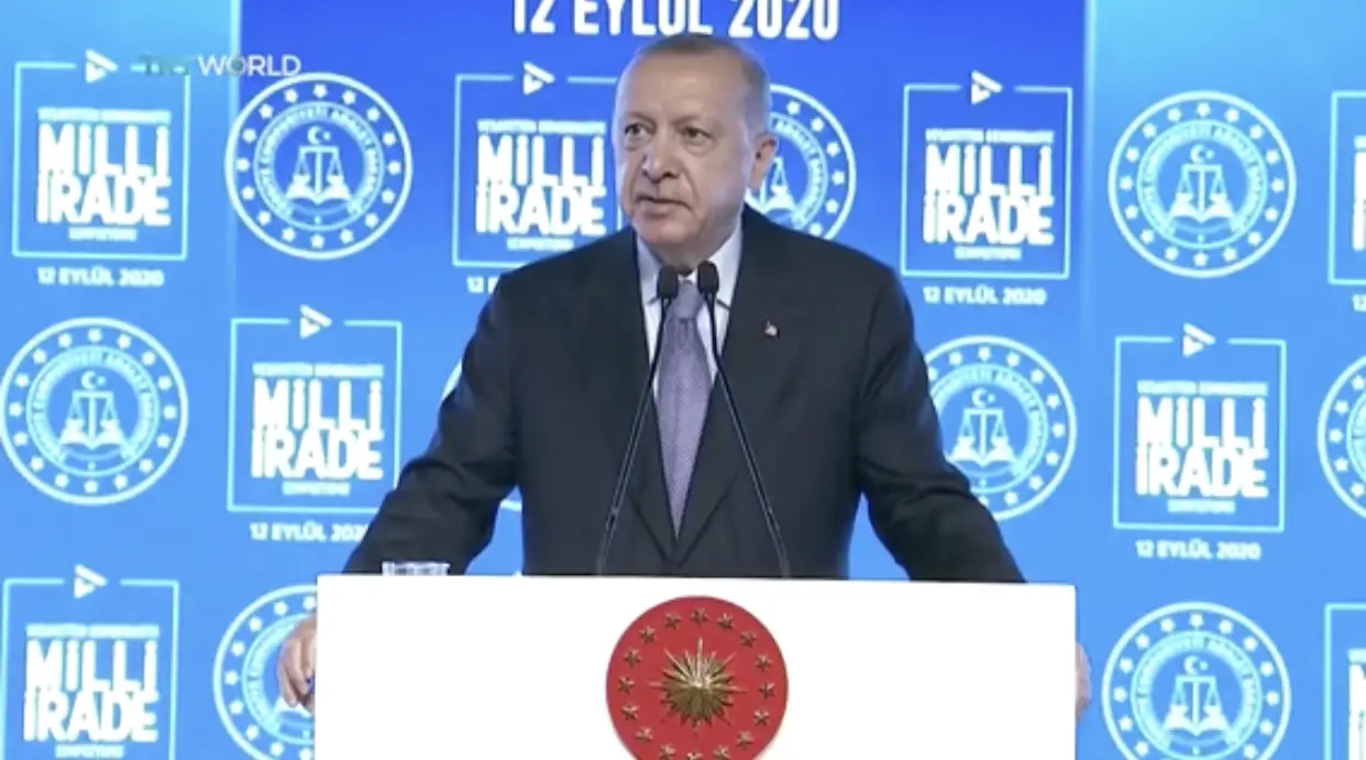 Le président turc Erdogan met en garde Macron