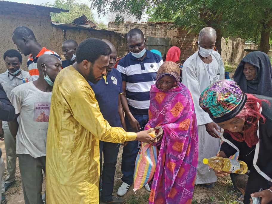 Tchad : Le Rotary Club vient en aide à des sinistrés d'inondations à Koundoul. © Abakar Chérif/Alwihda Info