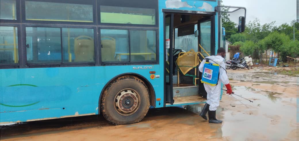 Tchad : désinfection systématique des bus étudiants contre la Covid-19