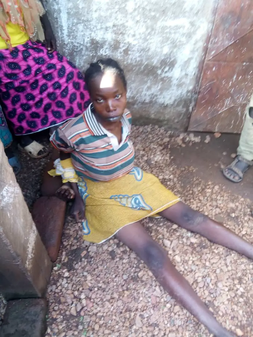 Cameroun : une mère égorge ses deux fillettes et cuisine les corps dans une marmite