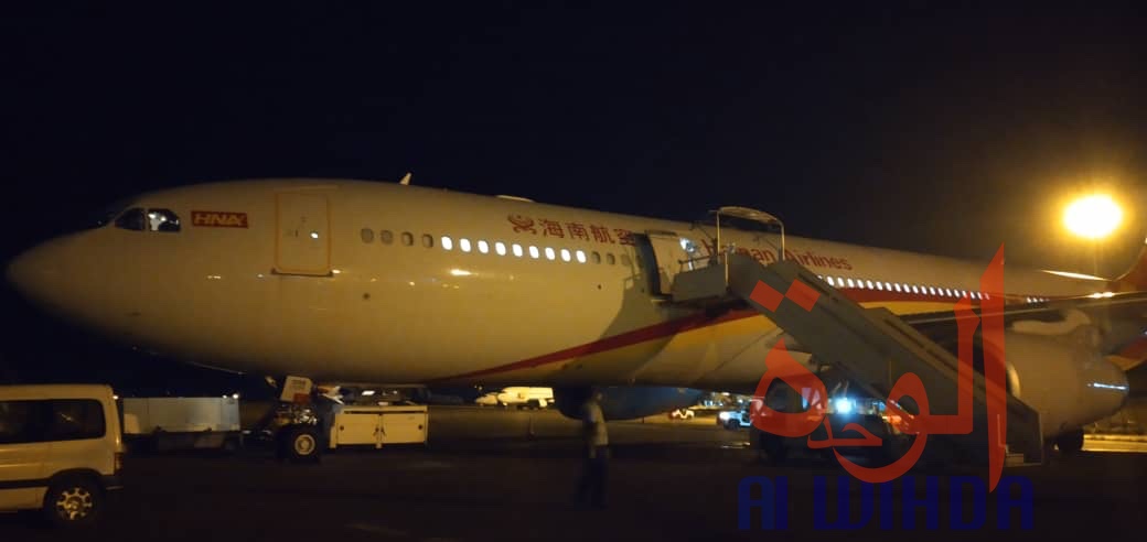 Covid-19 : Le Tchad réceptionne un don de la CNPC à l'aéroport de N'Djamena. © Malick Mahamat/Alwihda Info Covid-19 : Le Tchad réceptionne un don de la CNPC à l'aéroport de N'Djamena. © Malick Mahamat/Alwihda Info