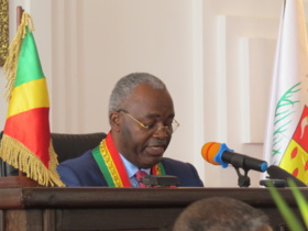 Le président du conseil départemental et municipal de Brazzaville, Hugues Ngouélondélé Le président du conseil départemental et municipal de Brazzaville, Hugues Ngouélondélé