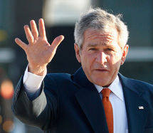 Bush devrait rester invisible jusqu'au bout Bush devrait rester invisible jusqu'au bout