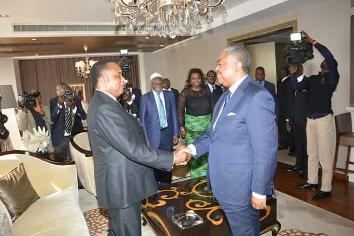 Poignée de main Sassou-Badibanga à Kinshasa ( photo Africa 243) Poignée de main Sassou-Badibanga à Kinshasa ( photo Africa 243)