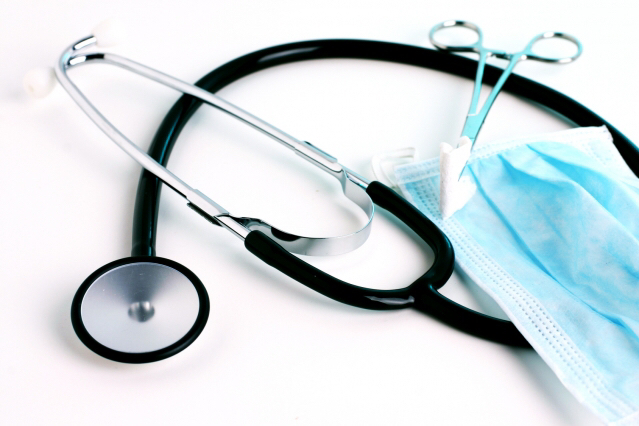 Sarh : un médecin violemment frappé par les frères d'un patient Sarh : un médecin violemment frappé par les frères d'un patient