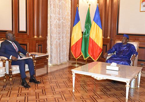 Ali Bongo dépêche un émissaire à N'Djamena pour rencontrer Idriss Déby Ali Bongo dépêche un émissaire à N'Djamena pour rencontrer Idriss Déby