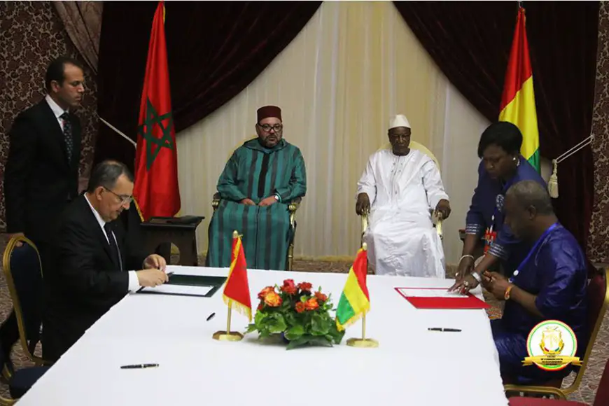 Le Roi Mohammed VI et le Président guinéen, Alpha Condé, président la cérémonie de signature d’accords bilatéraux