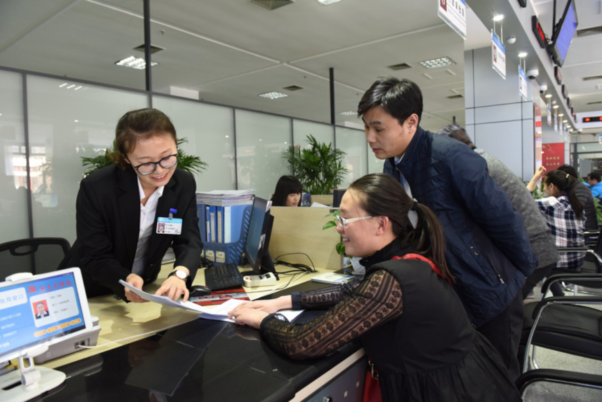 China's service sector weighs more in economy