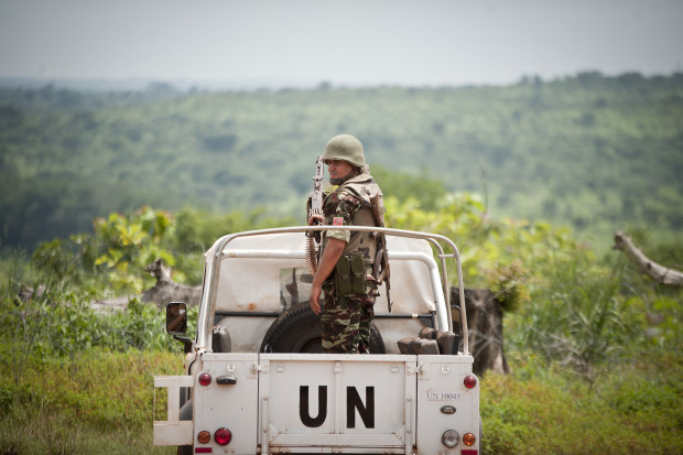 Un casque bleu de la MINUSCA, en Centrafrique. Crédits : MINUSCA