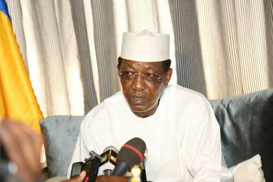 Idriss Déby accueilli à l'aéroport, en Guinée Conakry, vendredi dernier.