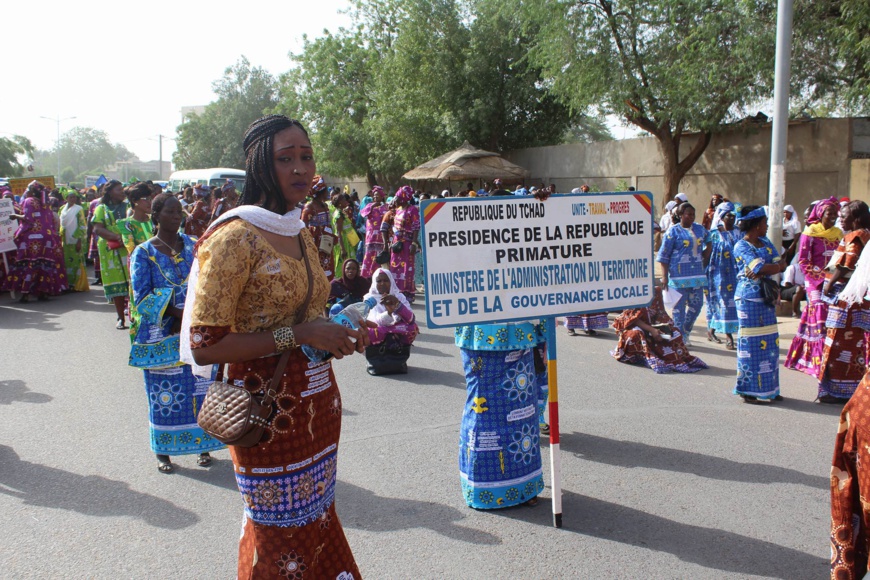 Un défilé du personnel féminin de la Primature à la place de la nation, pour la journée internationale de la femme. Alwihda Info/D.W. Un défilé du personnel féminin de la Primature à la place de la nation, pour la journée internationale de la femme. Alwihda Info/D.W.