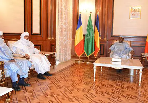 Le Président de la République Idriss Déby a accordé cet après-midi une audience une délégation du Mouvement national de libération de l'Azawad (MNLA) son secrétaire général, M. Bilal Ag Chérif. Crédits : dgcom/pr
