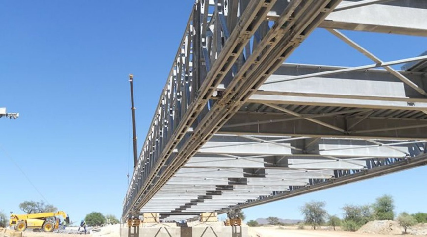 Groot Aub Bridge, Namibia. Crédits : / Groot Aub Bridge, Namibia. Crédits : /