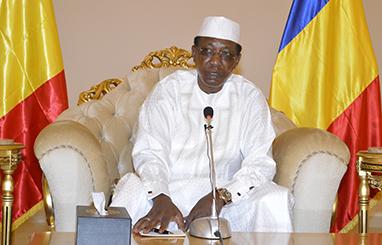 Le Président tchadien, hier, lors d'une rencontre à Am Djarass avec une centaine de patrons d'entreprises du Tchad. Le Président tchadien, hier, lors d'une rencontre à Am Djarass avec une centaine de patrons d'entreprises du Tchad.