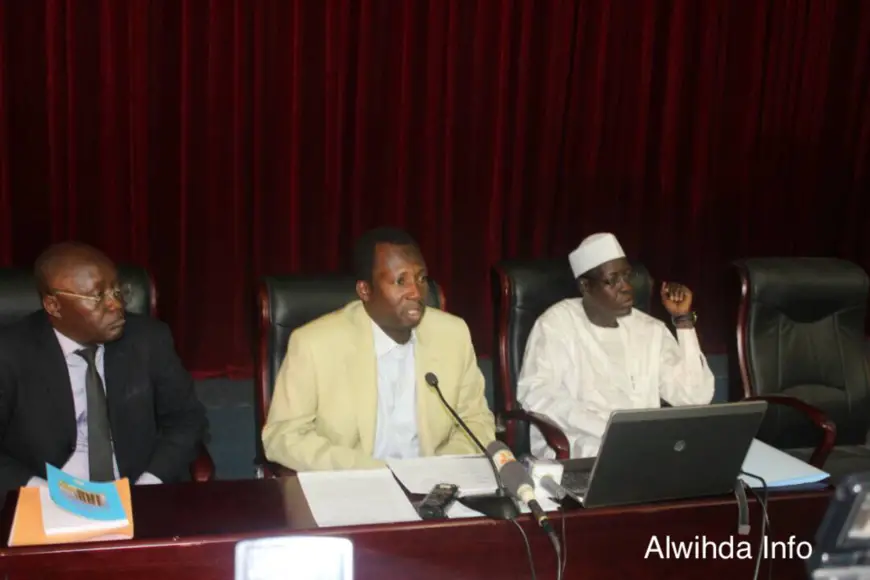 Tchad : Un cadre promu Inspecteur d'Etat adjoint par décret, après un livre sur la crise économique. Alwihda Info