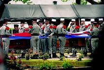 Tchad : 600 légionnaires rendent un ultime hommage à leurs deux camarades, tués mardi Tchad : 600 légionnaires rendent un ultime hommage à leurs deux camarades, tués mardi