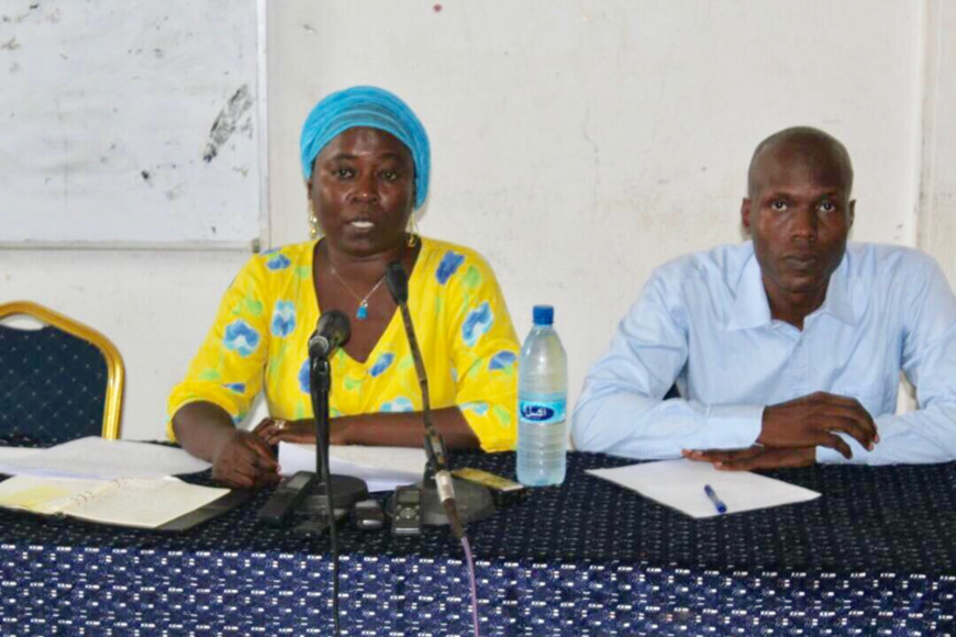 La journaliste Eveline Fakir, en collaboration avec l’ambassade des Etats-Unis, a fait, ce jeudi 11 mai 2017, au Centre Almouna, une conférence de restitution sur sa participation au programme Edward R. Murrow. Alwihda Info La journaliste Eveline Fakir, en collaboration avec l’ambassade des Etats-Unis, a fait, ce jeudi 11 mai 2017, au Centre Almouna, une conférence de restitution sur sa participation au programme Edward R. Murrow. Alwihda Info