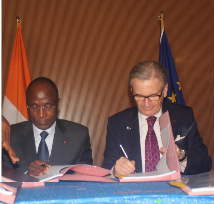 Secteur de l'énergie et de la société civile : L’Ue et la Côte d’Ivoire signent deux projets d’une valeur de 48 milliards de FCfa Secteur de l'énergie et de la société civile : L’Ue et la Côte d’Ivoire signent deux projets d’une valeur de 48 milliards de FCfa