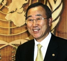 Tchad/Centrafrique : Ban Ki-moon appelle à fournir les moyens nécessaires à la MINURCAT Tchad/Centrafrique : Ban Ki-moon appelle à fournir les moyens nécessaires à la MINURCAT