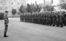 Dernières recommandations du colonel Patureau-Mirand, chef de corps, avant le départ pour le Tchad (photo SDR) Dernières recommandations du colonel Patureau-Mirand, chef de corps, avant le départ pour le Tchad (photo SDR)