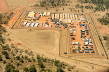 Vue aérienne du camp de Goz Beida. Vue aérienne du camp de Goz Beida.