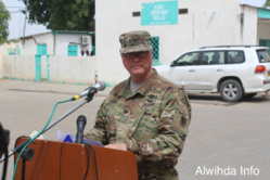 Le chef d’équipe médicale américaine de l'exercice commun de Formation en Préparation Médicale, le chirurgien plastique, le colonel Peter Ray. Alwihda Info