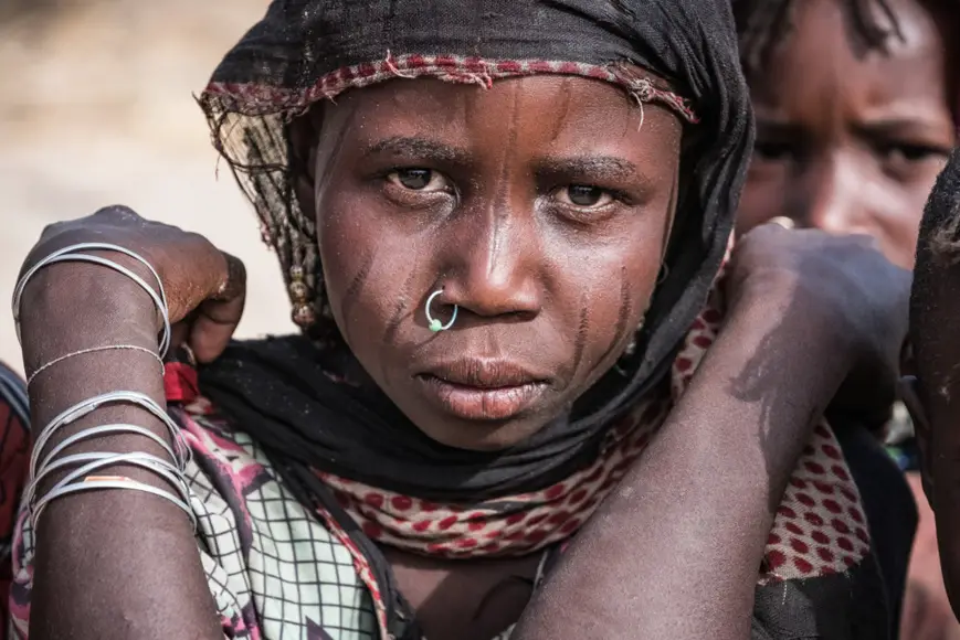 Une jeune fille déplacée avec sa famille de son village au Tchad par le groupe Boko Haram. Photo UNICEF/Sokhin