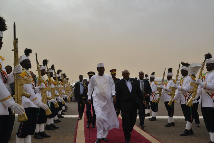 De retour de Riyad, Déby s'est entretenu avec El-Béchir à Khartoum. Crédit photo : Présidence de la République De retour de Riyad, Déby s'est entretenu avec El-Béchir à Khartoum. Crédit photo : Présidence de la République