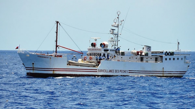 Un navire de la surveillance des pêches. Crédits : Sources