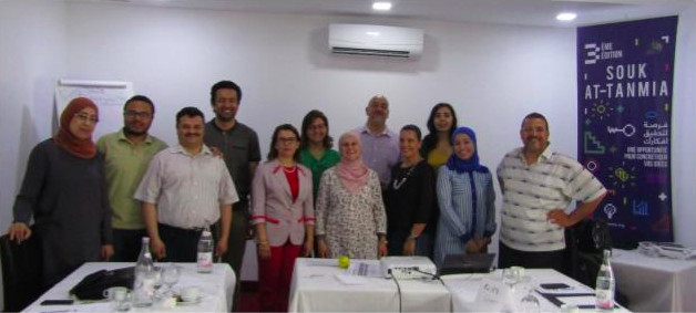 Photo de groupe de la formation Souk At-tanmia au profit des acteurs publics and civils. Grand Tunis, mai 2017.