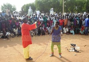 Tchad : Le comédien Hadre DOUNIA en lutte contre l’hépatite E à Am-Timan Tchad : Le comédien Hadre DOUNIA en lutte contre l’hépatite E à Am-Timan