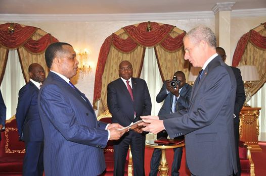 Todd P. Haskell présentant ses lettres de créances à Denis Sassou N'Guesso Todd P. Haskell présentant ses lettres de créances à Denis Sassou N'Guesso