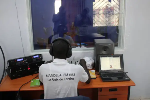 Tchad : La radio communale Nelson Mandela voit le jour à Farcha. Alwihda Info/D.W.
