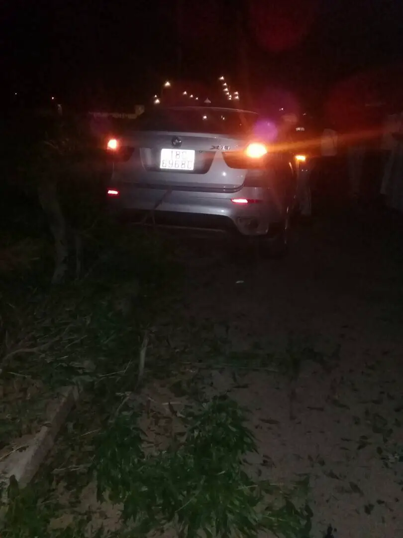N'Djamena : Un conducteur ivre s'écrase contre un poteau à la place de la nation