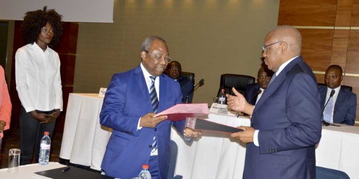 Signature de l'accord d'adhésion ( photo 242 info)