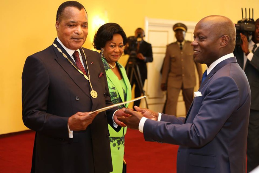 Denis Sassou N'Guesso décoré par José Mario Vaz Denis Sassou N'Guesso décoré par José Mario Vaz