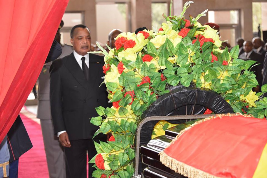 Denis Sassou N'Guesso, au moment du recueillement Denis Sassou N'Guesso, au moment du recueillement