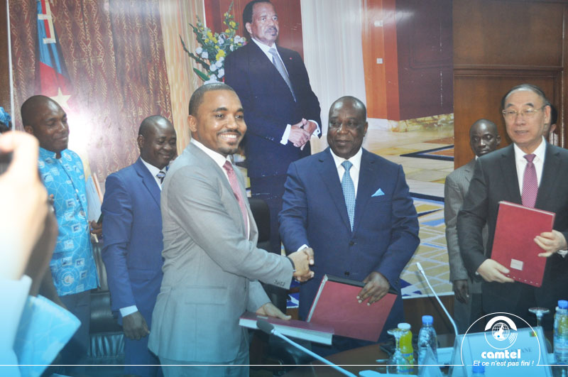 OSCAR ONDO NGOMO NCHAMA(GESTOR DE INFRAESTRUCTURAS DE TELECOMUNICACIONES DE GUINEA ECUATORIAL) ,David Nkoto Emane(DG Camtel) et le vice-président de China Unicom, Jiang Zhengxin