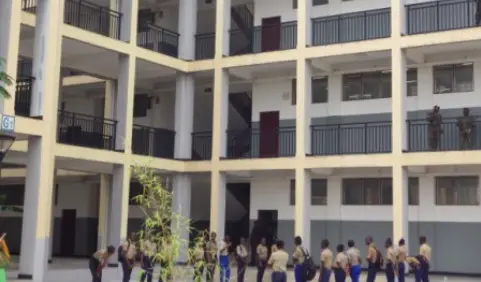 Une vue partielle du complexe scolaire Révolution-Gampo Olilou