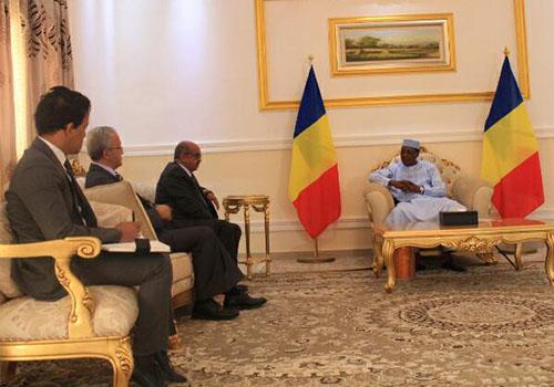 Bouteflika dépêche un émissaire à Am Djarass pour rencontrer Idriss Déby