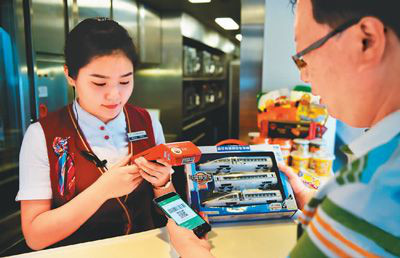 Person buying a high-speed rail ticket via mobile devices. (Photo by People’s Daily Online)