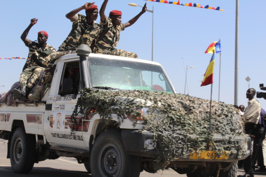 Des soldats tchadiens de retour d'une mission de lutte contre Boko Haram paradent à la place de la Nation à N'Djamena. Alwihda Inf