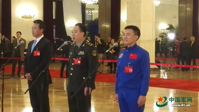 Jing Haipeng (center), the astronaut who has been on three Chinese space missions and a delegate at the 19th National Congress of the CPC, meets the press at the Great Hall of the People in Beijing on October 18. (Photo: China Military website)