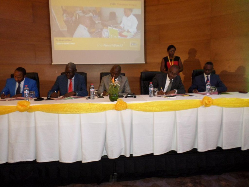 Cérémonie de signature du contrat de confiance Cérémonie de signature du contrat de confiance