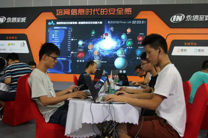 Thirty white-hat hackers from 10 Chinese universities measure their skills in attacking and defending computer systems during China’s third Cyber Security Week on Sept. 20, 2016, in Wuhan, central China’s Hubei province. (Photo from People’s Daily)
