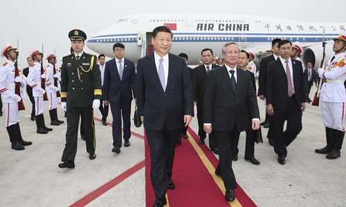 Chinese President Xi Jinping, also general secretary of the Communist Party of China Central Committee, arrives in Hanoi on Sunday for a state visit to Vietnam, greeted by Tran Quoc Vuong (right, front), a member of the Politburo of the Central Committee of the Communist Party of Vietnam. Photo: Xinhua