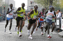 Le marathon de Paris (France) en 2007. Le marathon de Paris (France) en 2007.